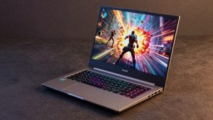 Laptop performant pentru gaming cu iluminare RGB.